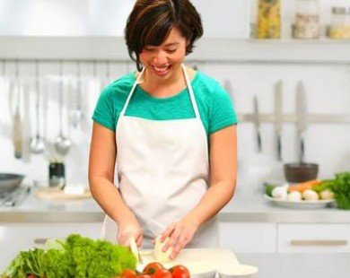 Christine Hà: ‘Chồng luôn khó tính với những món tôi nấu’