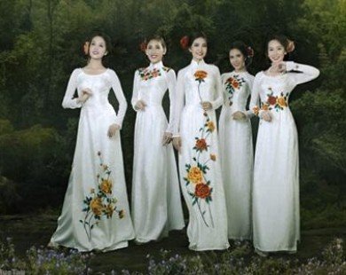Thuan Viet introduces new ao dai collection in France
