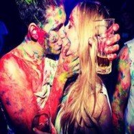 Cánh mày râu và tật xấu muôn thủa