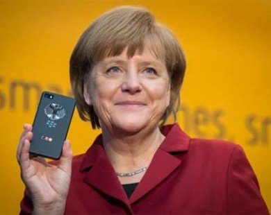 Thủ tướng Đức dùng điện thoại với chip mã hóa 3.400 USD