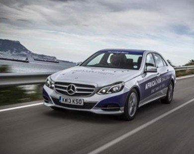 Mercedes-Benz E300 từ châu Phi đến Anh với một bình nhiên liệu