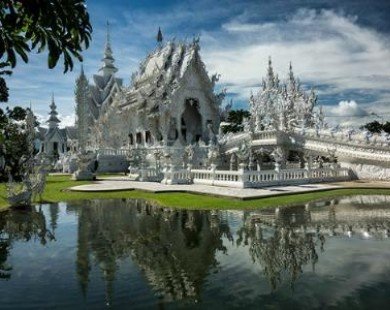 Wat Rong Khun - ngôi đền đẹp và kỳ lạ của Thái Lan