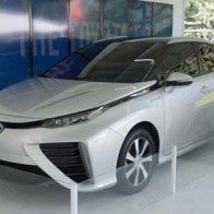 Toyota FCV trị giá 70.000 USD đặt chân lên đất Mỹ