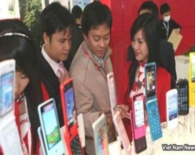 Young workers adopt smartphones