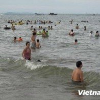 Nhiều điểm du lịch ở Nghệ An quá tải vào ngày lễ, cuối tuần