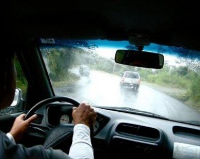Lái xe mùa mưa, 10 điều phải nhớ