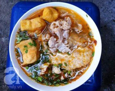 Đi ăn bún riêu ngon rẻ có tiếng trong ngõ Phất Lộc