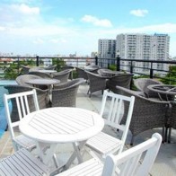 Nhâm nhi cà phê ngắm máy bay ở Winner