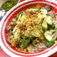 Hà Nội: Thưởng thức món phở tíu gia truyền trên phố Cầu Gỗ