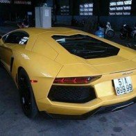 Lamborghini Aventador đầu tiên ở VN ra biển trắng tứ quý 9