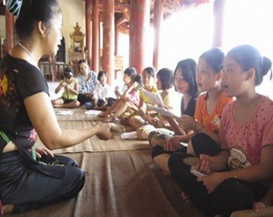 Children study xam folk singing