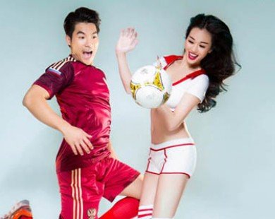 Trương Nam Thành bế bổng Khánh My hào hứng cổ vũ bóng đá