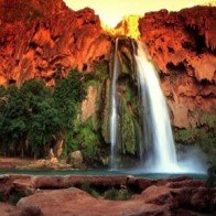 Thác nước đẹp như tranh vẽ ở hẻm núi Grand Canyon