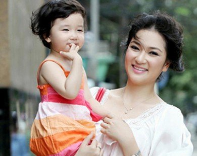 Những hoa hậu Việt lặng lẽ nuôi con một mình