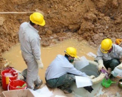 Lần thứ 9 vỡ đường ống nước Sông Đà, 70.000 hộ dân ở Hà Nội lại mất nước