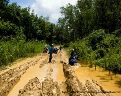 Hành trình người và xe lội bùn đến với thác Mai