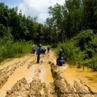 Hành trình người và xe lội bùn đến với thác Mai