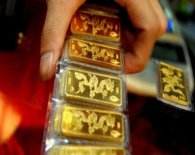 Vàng thế giới giảm sâu nhất 8 tháng, vàng trong nước chỉ hạ 100 nghìn đồng/lượng