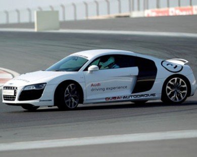 Trải nghiệm siêu xe Audi R8 ở Dubai