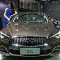 Infiniti Q50 sử dụng động cơ xăng 2.0 có giá từ 54.000 USD