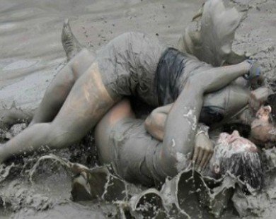 Lễ hội tắm bùn độc đáo ở Hàn Quốc