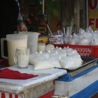 Cẩn thận với sữa đậu nành làm từ... hóa chất Trung Quốc