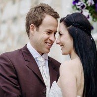 Chiều bạn đời có nên không?