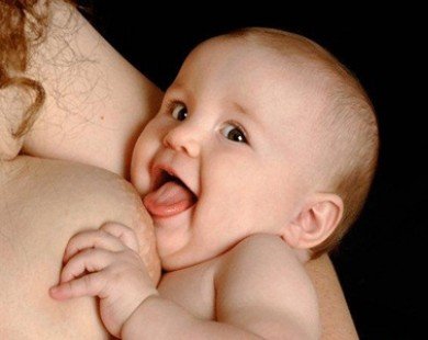 5 điều các mẹ nên biết trong lần đầu cho con bú