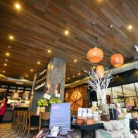 Bên trong cửa hàng Starbucks đầu tiên tại Hà Nội