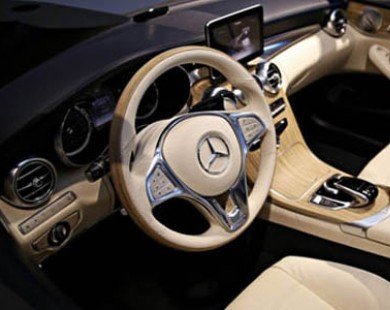 Cận cảnh nội thất C-Class mui trần đầu tiên của Mercedes-Benz