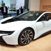 BMW sẵn sàng chia sẻ công nghệ pin với đối thủ Mercedes-Benz