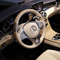 Cận cảnh nội thất C-Class mui trần đầu tiên của Mercedes-Benz