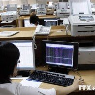 Nhóm vốn hóa lớn trợ lực, thị trường trở lại sắc xanh