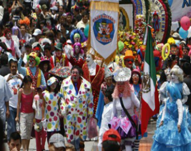 Lễ tuần hành của các chú hề ở Mexico