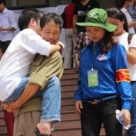 Thí sinh được bố bế vào phòng thi đỗ đại học với 21 điểm