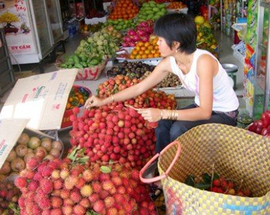 Cuối mùa trái cây tăng giá 3 - 4 lần, dân hết hàng để bán