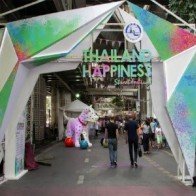 Sắc màu lễ hội đường phố hạnh phúc nước Thái