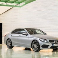 Mercedes-Benz C-Class 2015 có giá từ 39.325 USD