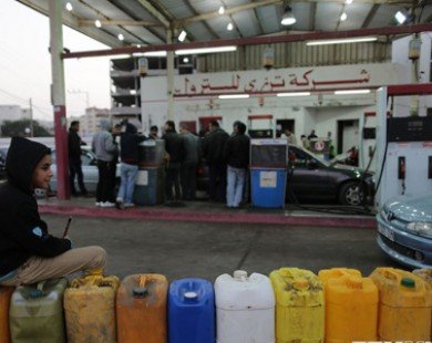 Giá dầu rơi xuống mức thấp nhất trong vòng bốn tháng qua