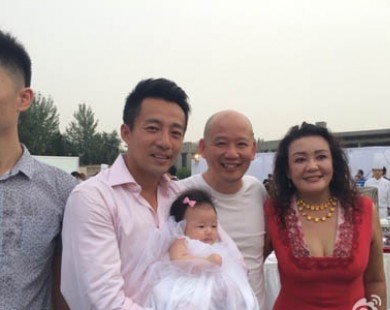 Từ Hy Viên mở đại tiệc mừng con gái tròn 100 ngày tuổi