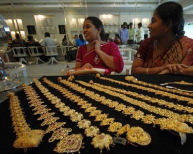 Ấn Độ xem xét trừng phạt mạnh tay với nạn buôn lậu vàng