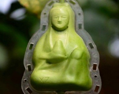 Nông dân Trung Quốc trồng bầu, lê hình Phật Bà Quan Âm