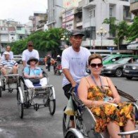 Khách du lịch quốc tế đến Việt Nam ước đạt gần 4,9 triệu lượt