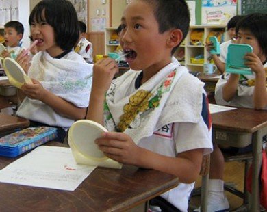 4 điều mẹ Nhật không bao giờ làm để bảo vệ hàm răng cho con