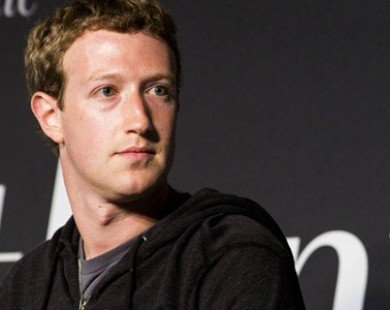 CEO Facebook dùng kiếm ép nhân viên làm việc