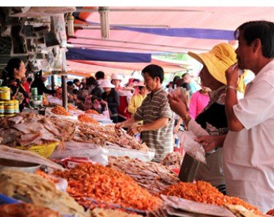 Chợ cá khô giá 30.000 đồng/kg ở biển Bà Rịa - Vũng Tàu