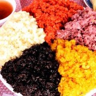 150.000 đồng/kg lá cẩm nấu xôi ngũ sắc cúng Rằm tháng bảy