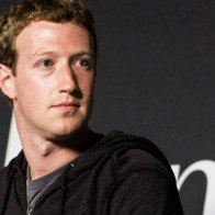 CEO Facebook dùng kiếm ép nhân viên làm việc