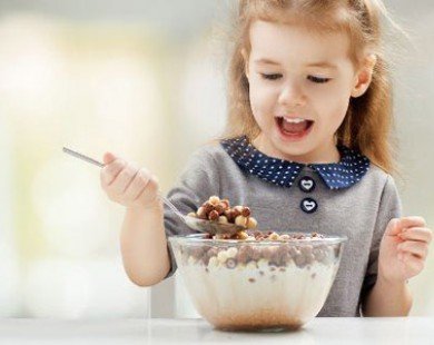 7 cách giúp trẻ có thói quen ăn uống lành mạnh