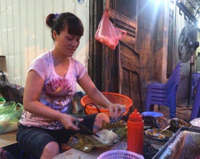 Hàng bánh giò 4 tiếng bán 500 chiếc ở Hà Nội